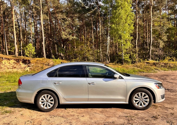 Volkswagen Passat cena 34550 przebieg: 145000, rok produkcji 2014 z Warszawa małe 121